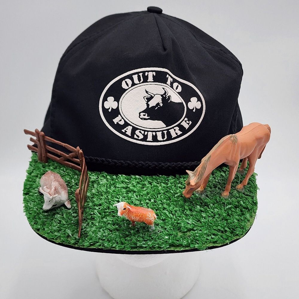 VTG Out To Pasture Diorama Brim Farm Animal Figures Zipper Back Hat Cap Fun RARE